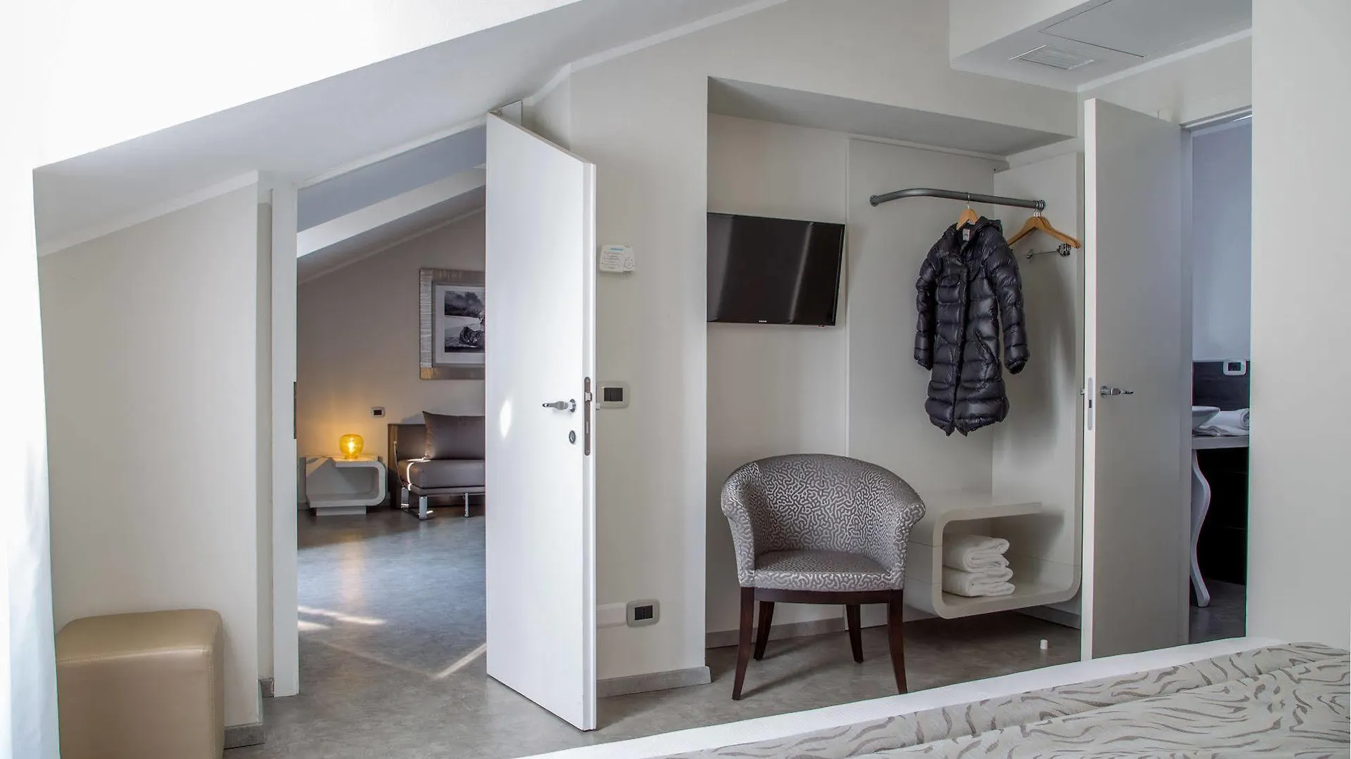 Montenapoleone Suites Milan Aparthotel